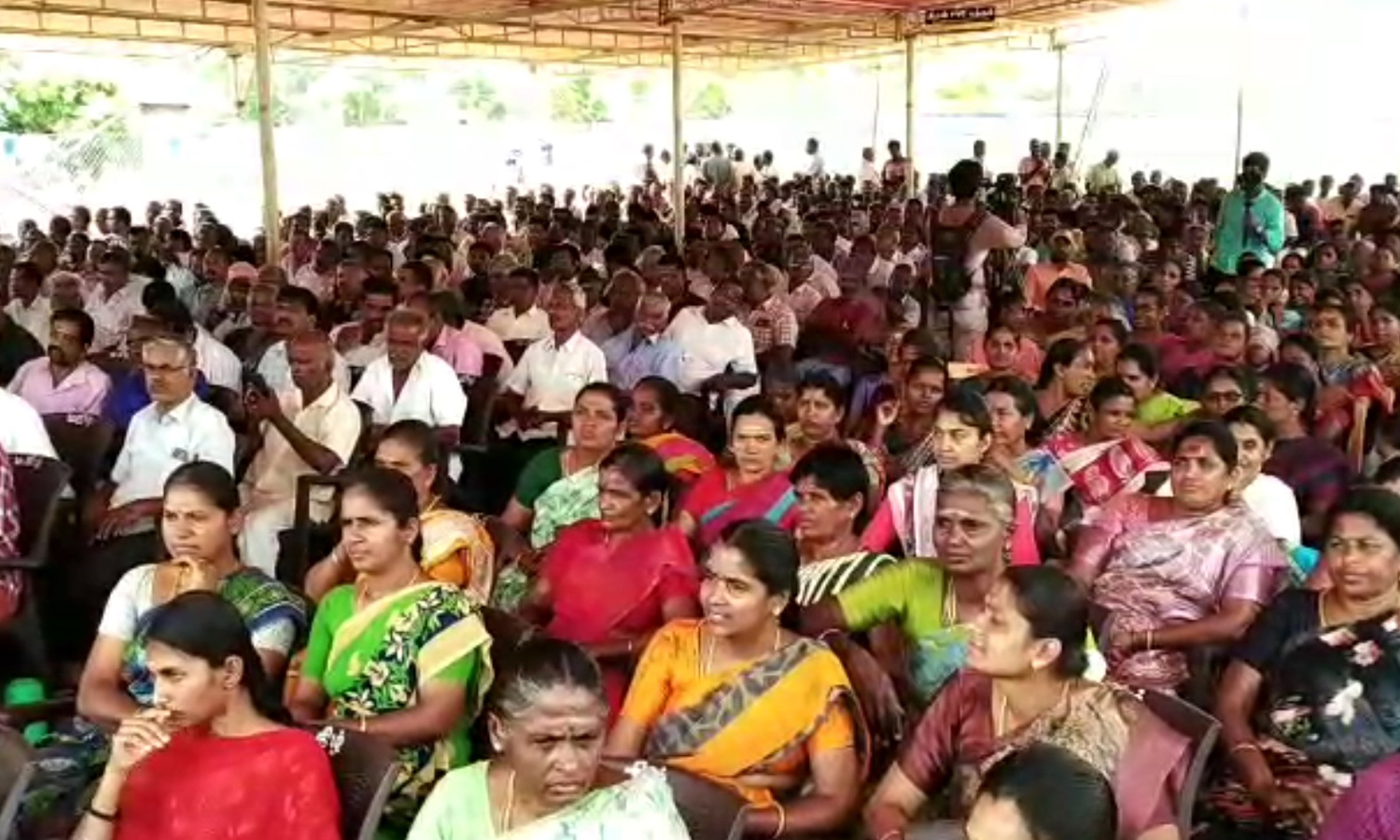 விசைத்தறியாளர்கள் 2-வது நாளாக உண்ணாவிரத போராட்டம்