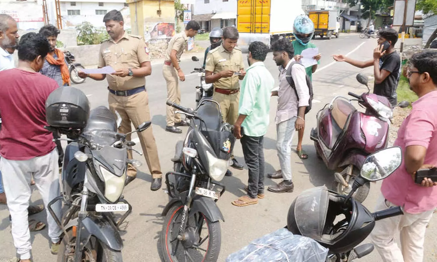 குற்றச்சம்பவங்களை தடுக்க திருப்பூரில் போலீசார் அதிரடி சோதனை