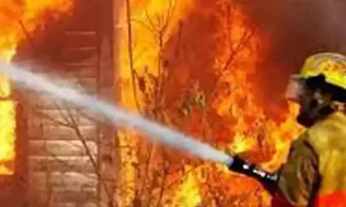 திருவாரூரில் நள்ளிரவில் நகைக்கடையில் தீ விபத்து- தங்கம், வெள்ளி நகைகள் எரிந்து சேதம்