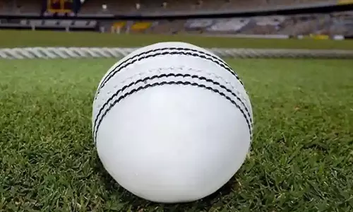 பவுலர்களுக்கு ஹேப்பி நியூஸ்: 50 ஓவர் போட்டியில் 2 பந்துகள் விதியை நீக்க ஐசிசி யோசனை