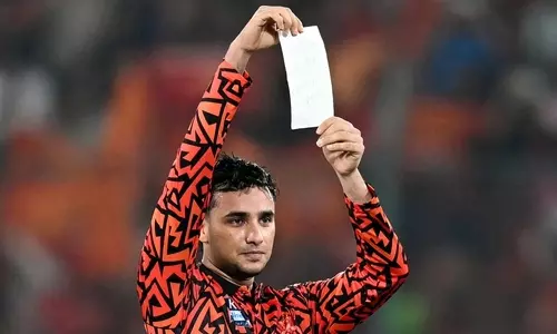 சதமடித்ததும் அபிஷேக் சர்மா காட்டிய துண்டுச்சீட்டில் எழுதி இருந்தது இதுதான்