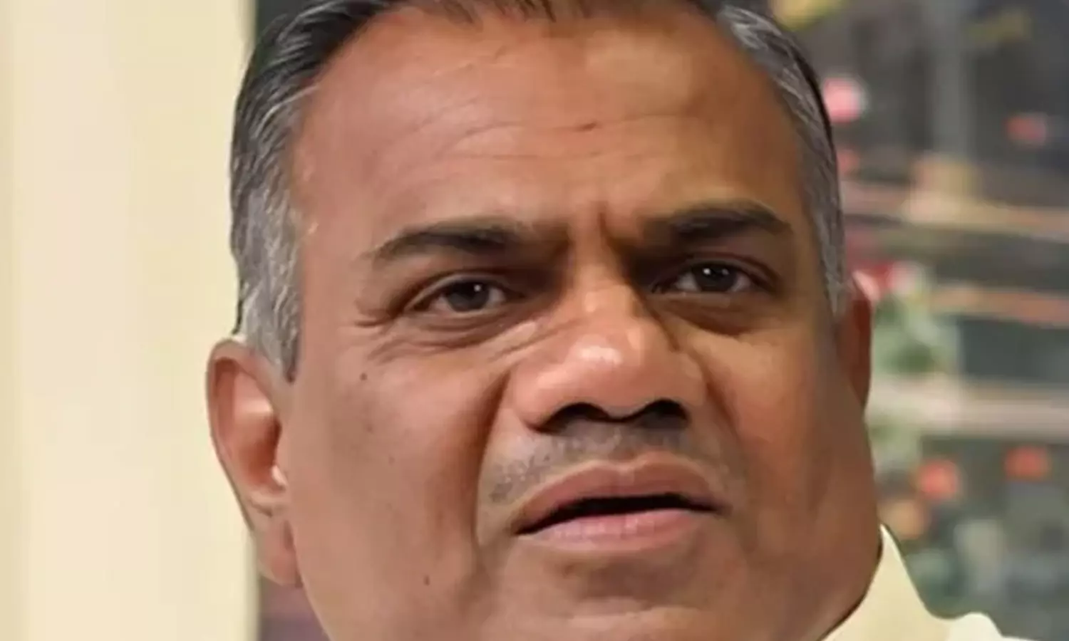 அம்பேத்கர் சிலைக்கு தனித்தனியாக சென்று மாலை அணிவிக்கக் கூடாது- நிர்வாகிகளுக்கு த.வெ.க. உத்தரவு