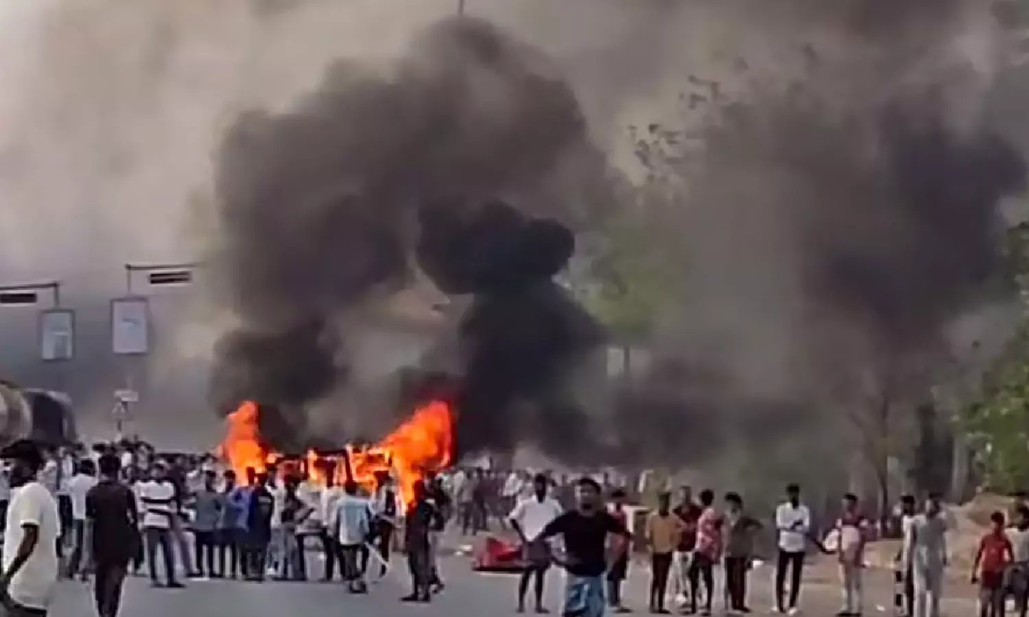 வக்பு சட்டத்துக்கு எதிரான போராட்டத்தில் 3 பேர் பலி- மேற்கு வங்காளத்தில் மத்திய படைகள் குவிப்பு