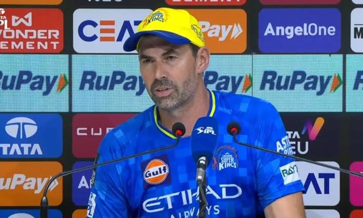 எம்.எஸ்.தோனியிடம் எந்த மந்திர கோலும் இல்லை: சி.எஸ்.கே. தலைமை பயிற்சியாளர் பிளெமிங்