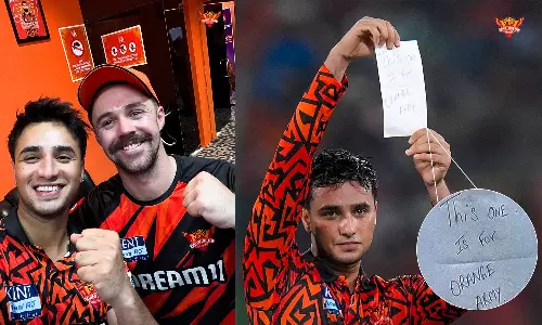 இந்த துண்டுச்சீட்டு 6 போட்டிகளாக அவர் பாக்கெட்டில் தான் இருந்தது... அபிஷேக்கை கிண்டலடித்த ஹெட்