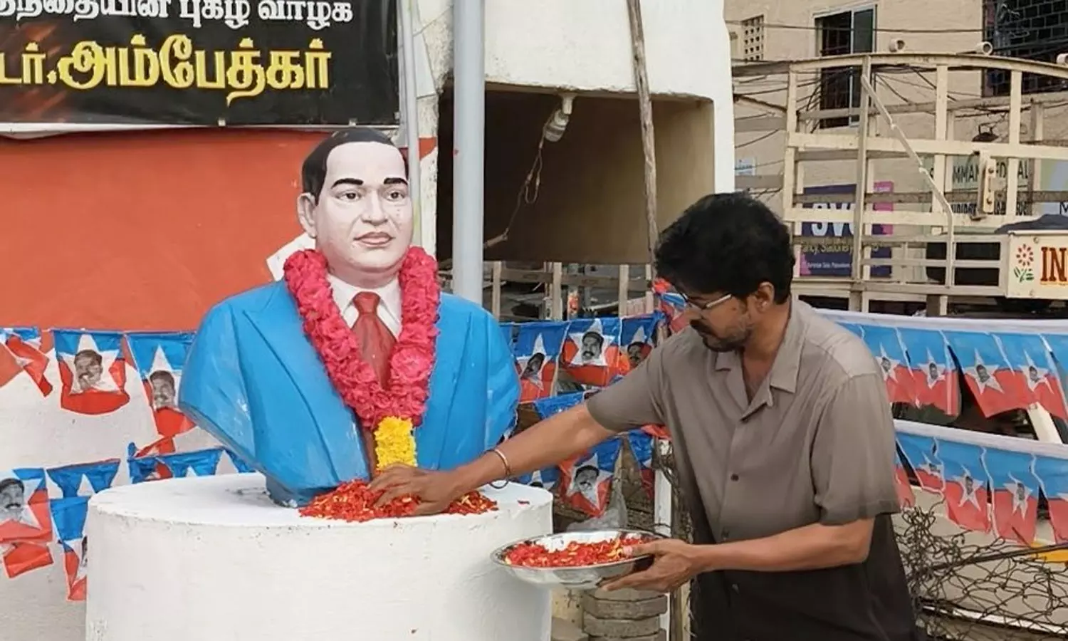 சமூகத்தில் ஏற்றத்தாழ்வுகள் நீங்கி, சமத்துவம் என்றும் நிலைத்திட உறுதி ஏற்போம் - த.வெ.க. தலைவர் விஜய் சமூகத்தில் ஏற்றத்தாழ்வுகள் நீங்கி, சமத்துவம் என்றும் நிலைத்திட உறுதி ஏற்போம் - த.வெ.க. தலைவர் விஜய்