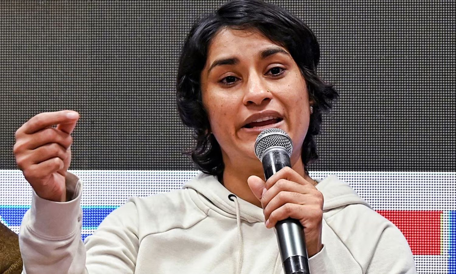 பாஜக அரசின் ரூ.4 கோடி பரிசை ஏற்ற வினேஷ் போகத்.. விமர்சித்தவர்களுக்கு நெத்தியடி பதில்!