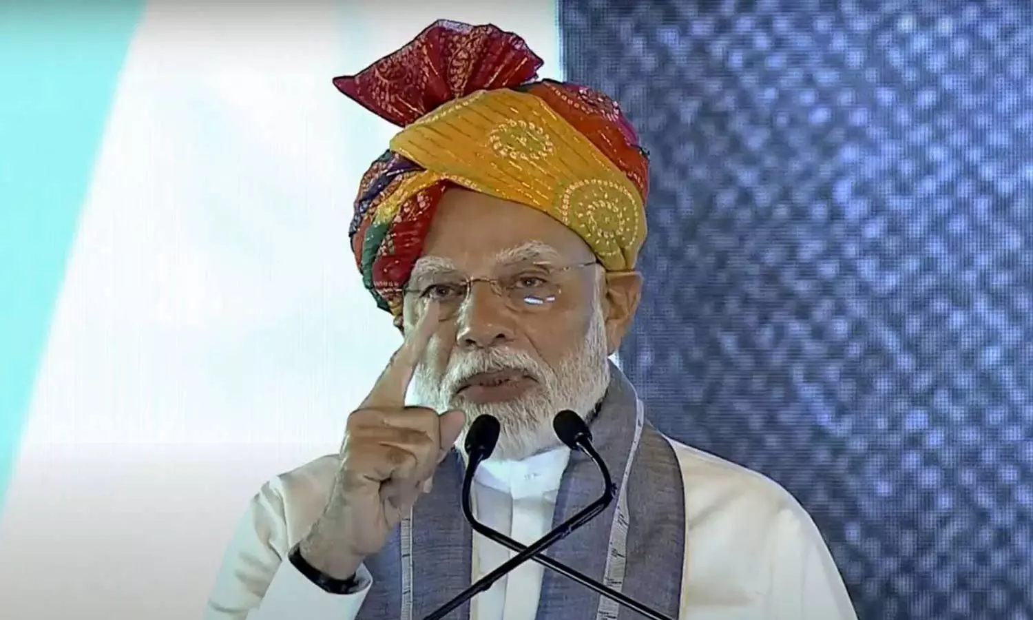 காங்கிரஸ்க்கு உண்மையிலேயே அனுதாபம் இருந்தால், முஸ்லிமை கட்சி தலைவராக்க வேண்டும்: பிரதமர் மோடி காங்கிரஸ்க்கு உண்மையிலேயே அனுதாபம் இருந்தால், முஸ்லிமை கட்சி தலைவராக்க வேண்டும்: பிரதமர் மோடி