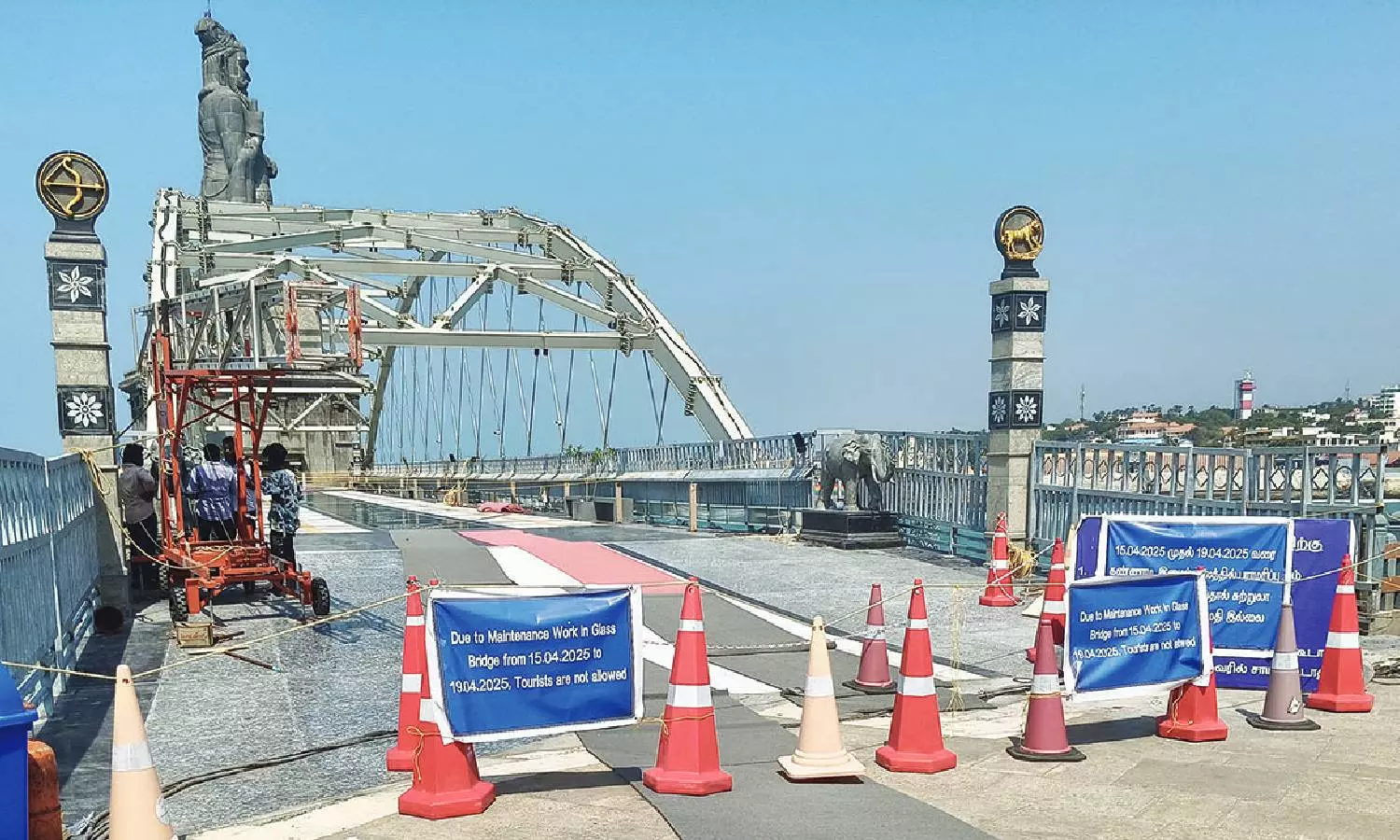 கன்னியாகுமரி கண்ணாடி பாலத்தில் பராமரிப்பு பணிகள்- சுற்றுலாப் பயணிகளுக்கு 5 நாட்கள் தடை