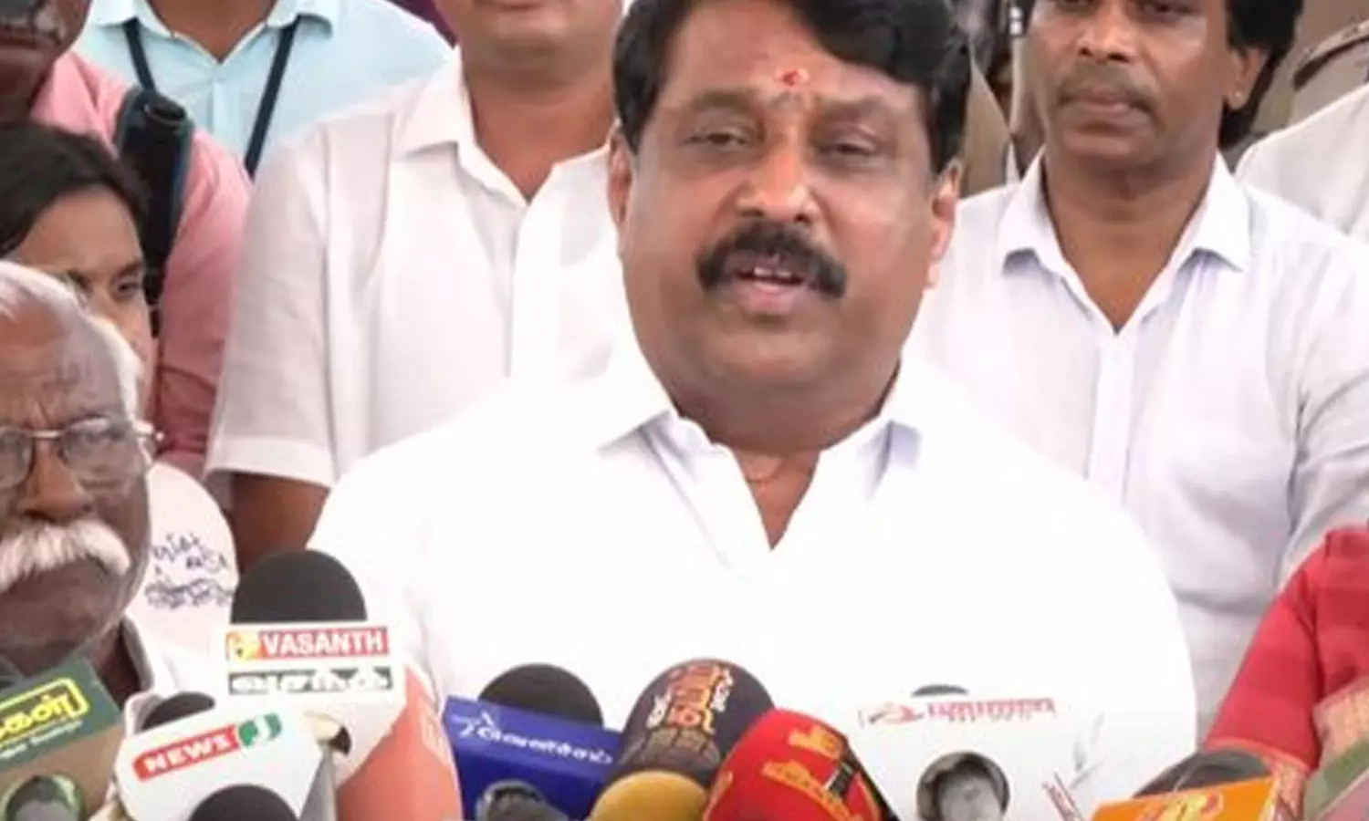 சட்டசபை தேர்தலில் தேசிய ஜனநாயக கூட்டணிக்கு மக்கள் வாக்களிக்க வேண்டும்- நயினார் நாகேந்திரன் சட்டசபை தேர்தலில் தேசிய ஜனநாயக கூட்டணிக்கு மக்கள் வாக்களிக்க வேண்டும்- நயினார் நாகேந்திரன்