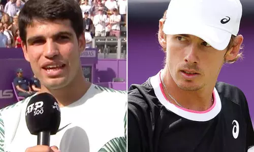 பார்சிலோனா ஓபன் டென்னிஸ்: அல்காரஸ், டி மினார் அடுத்த சுற்றுக்கு முன்னேற்றம்