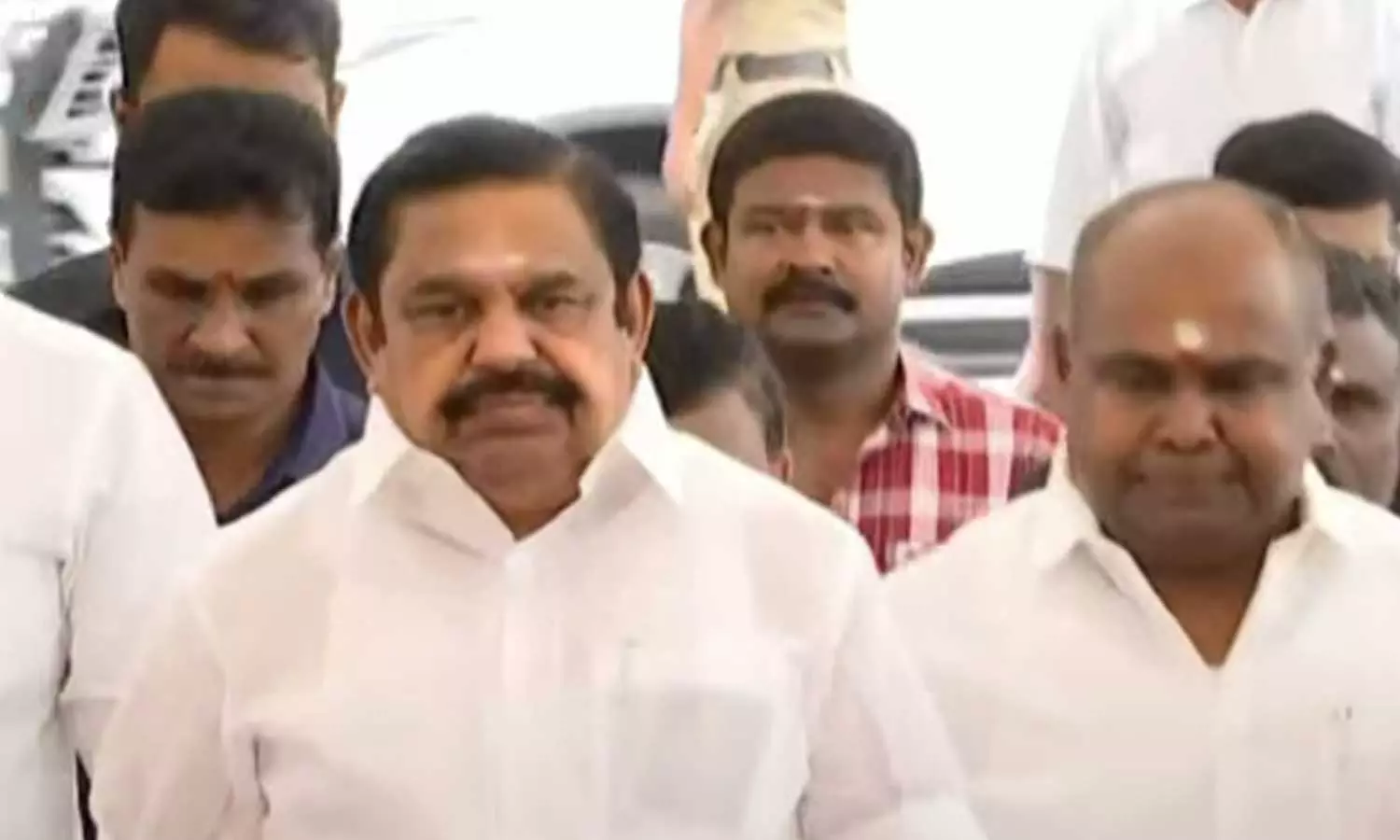 3 அமைச்சர்கள் மீது நம்பிக்கையில்லா தீர்மானம் - சட்டப்பேரவையில் இருந்து அதிமுகவினர் வெளிநடப்பு 3 அமைச்சர்கள் மீது நம்பிக்கையில்லா தீர்மானம் - சட்டப்பேரவையில் இருந்து அதிமுகவினர் வெளிநடப்பு