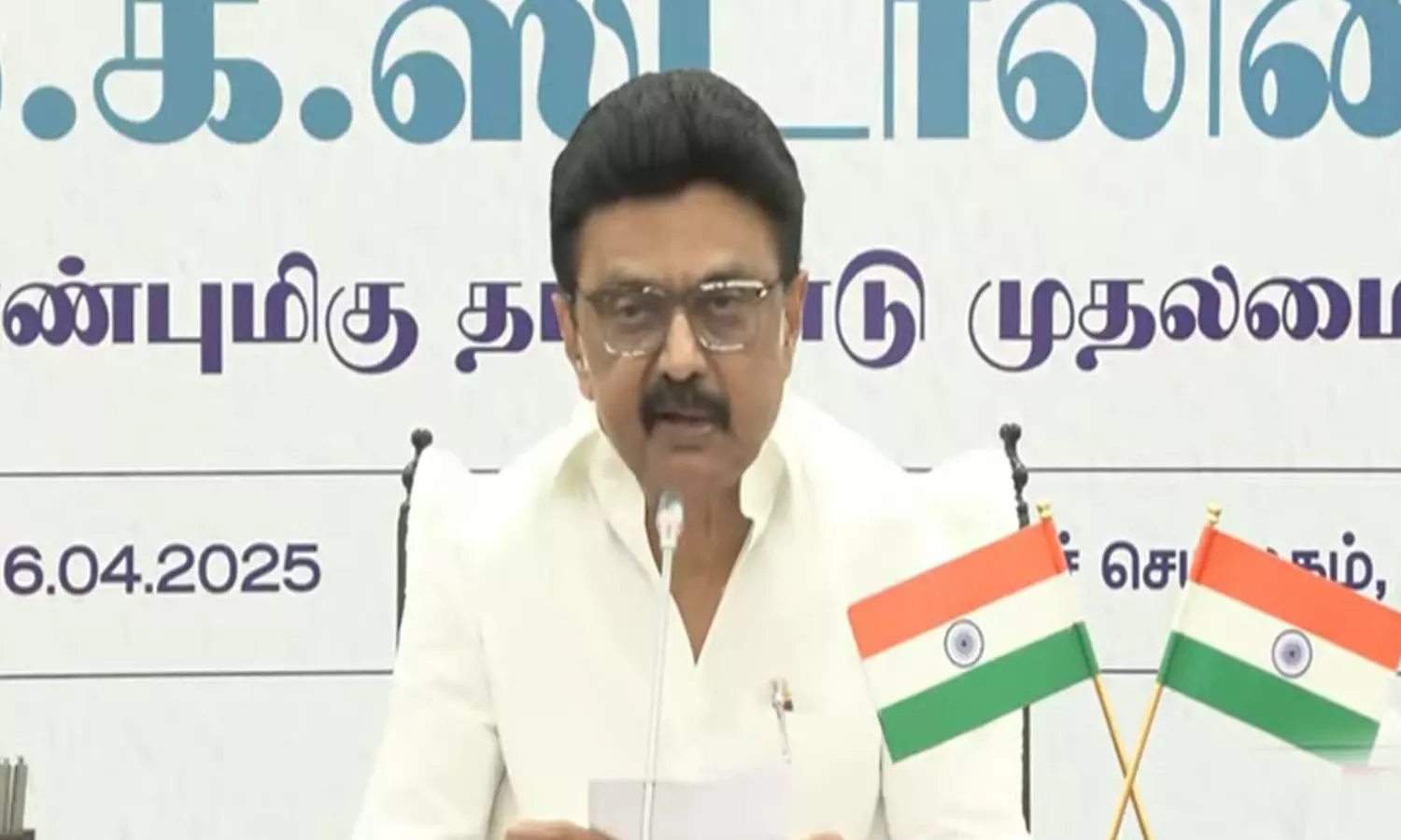 இந்தியாவில் கல்வி வளர்ச்சியில் தமிழ்நாடு ஒளி விளக்காக உயர்ந்து நிற்கிறது- முதலமைச்சர் மு.க.ஸ்டாலின் இந்தியாவில் கல்வி வளர்ச்சியில் தமிழ்நாடு ஒளி விளக்காக உயர்ந்து நிற்கிறது- முதலமைச்சர் மு.க.ஸ்டாலின்