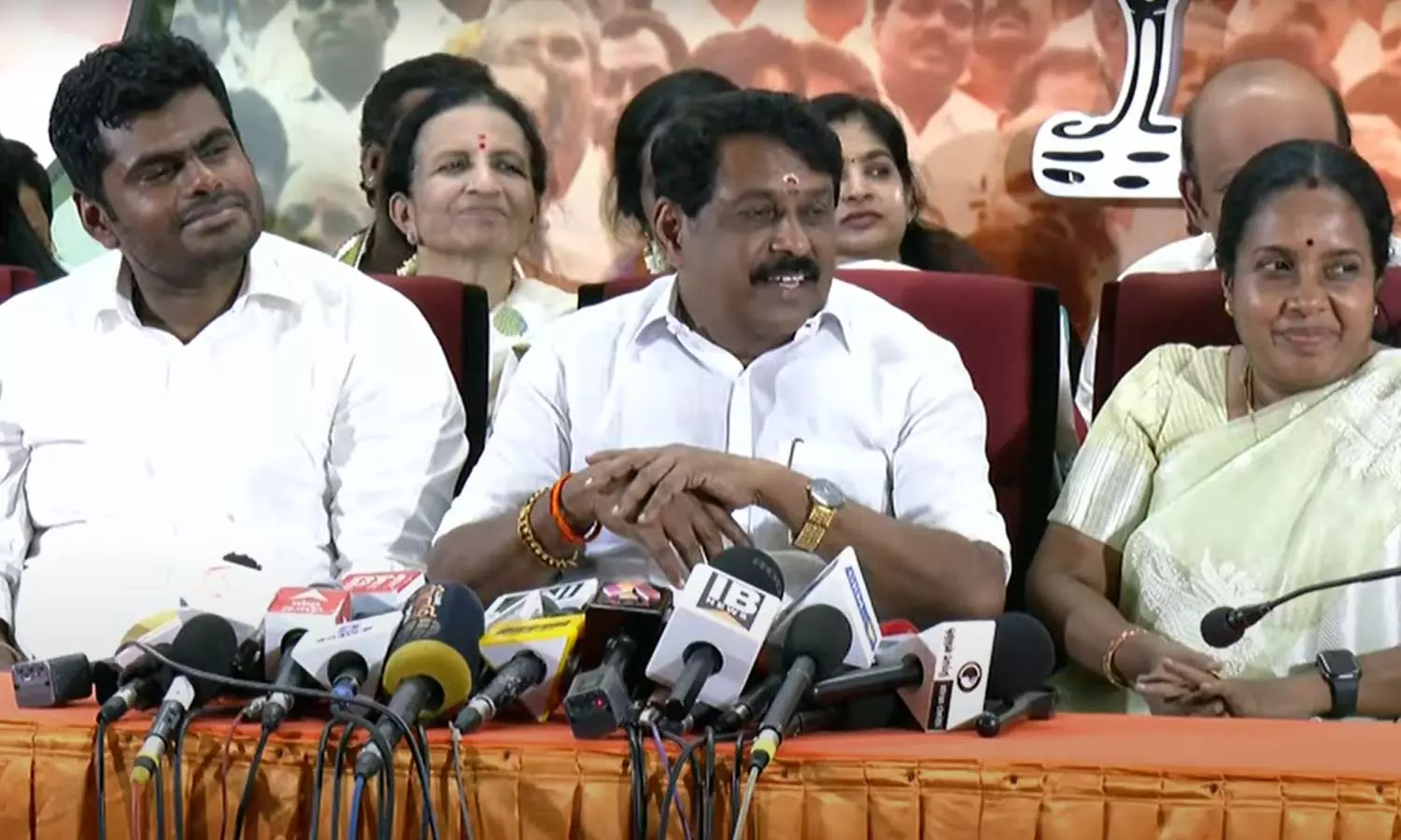 அண்ணாமலை புயலாக இருப்பார், நான் தென்றலாக இருப்பேன்- நயினார் நாகேந்திரன் பளிச்..! அண்ணாமலை புயலாக இருப்பார், நான் தென்றலாக இருப்பேன்- நயினார் நாகேந்திரன் பளிச்..!