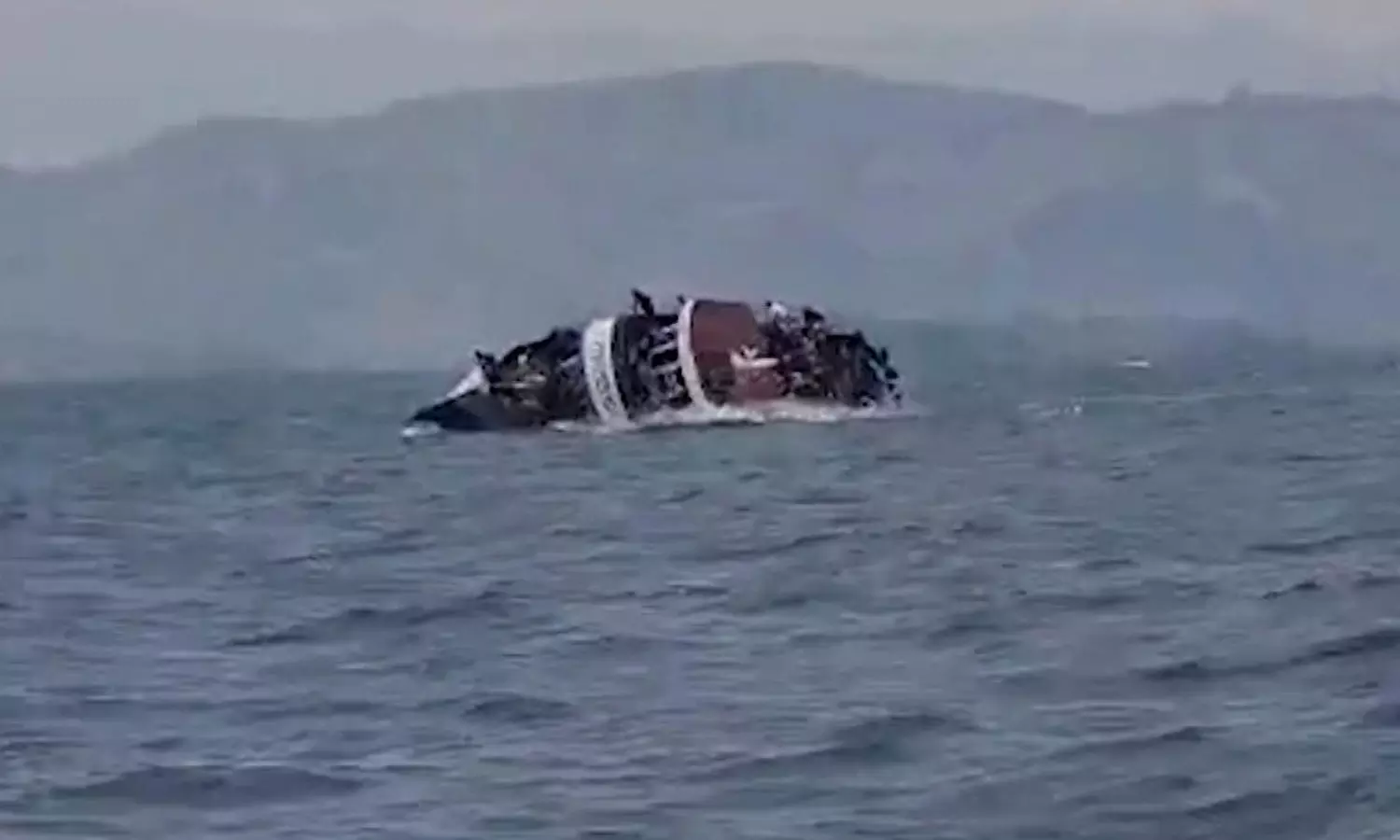 காங்கோவில் சோகம்: படகு தீப்பிடித்த விபத்தில் 50 பேர் பலி