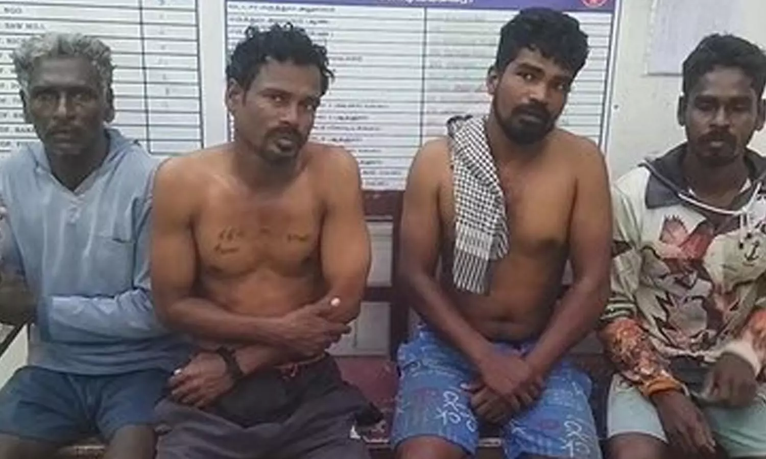 தமிழக மீனவர்கள் மீது இலங்கை கடற்கொள்ளையர்கள் தாக்குதல் தமிழக மீனவர்கள் மீது இலங்கை கடற்கொள்ளையர்கள் தாக்குதல்