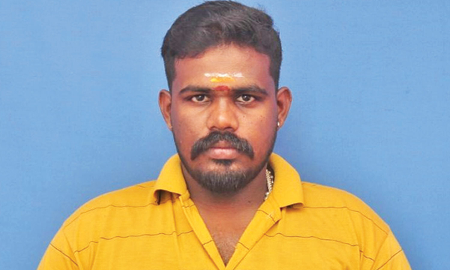 தென்காசி அருகே தலை துண்டித்து கொலை: ஜவுளிக்கடை அதிபர் கொலையில் 6 பேரை பிடித்து விசாரணை