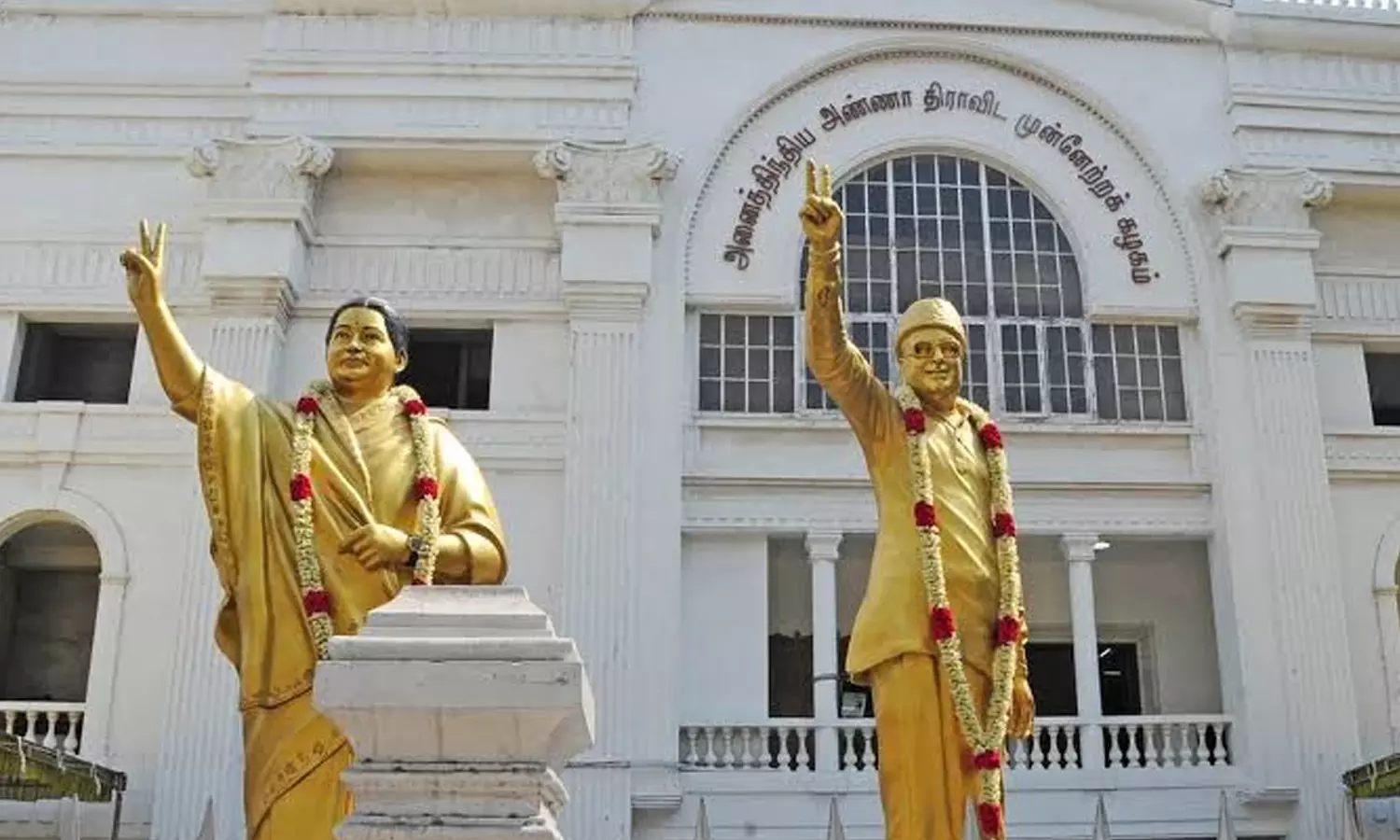 கட்சி நிலைப்பாடு குறித்து பத்திரிகை, ஊடகங்களுக்கு பேட்டி அளிக்க கூடாது- நிர்வாகிகளுக்கு அ.தி.மு.க. கட்டுப்பாடு கட்சி நிலைப்பாடு குறித்து பத்திரிகை, ஊடகங்களுக்கு பேட்டி அளிக்க கூடாது- நிர்வாகிகளுக்கு அ.தி.மு.க. கட்டுப்பாடு