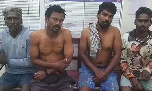 தமிழக மீனவர்கள் மீது இலங்கை கடற்கொள்ளையர்கள் தாக்குதல்