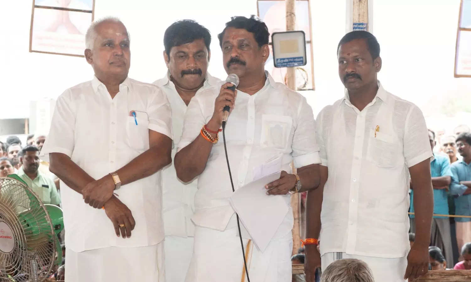 போராட்டத்தில் ஈடுபட்டுள்ள விசைத்தறி நெசவாளர்களை சந்தித்து உறுதியளித்தேன்- நயினார் நாகேந்திரன்