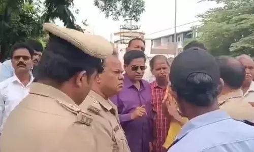 தேர்வு மையத்தில் மாணவர்களின் பூணூலை கழட்ட கூறிய அதிகாரி மீது வழக்குப்பதிவு