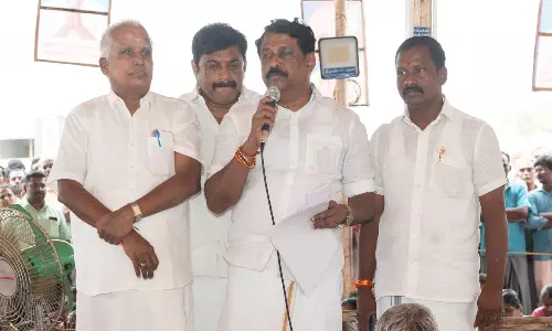 போராட்டத்தில் ஈடுபட்டுள்ள விசைத்தறி நெசவாளர்களை சந்தித்து உறுதியளித்தேன்- நயினார் நாகேந்திரன்