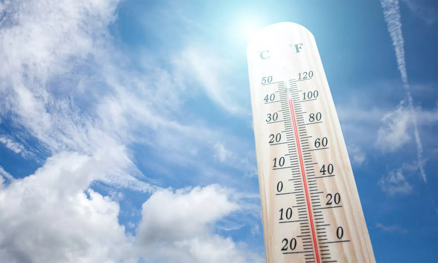 கோடை மழை பெய்த போதும் தமிழகத்தில் வெயில் வாட்டி எடுக்கிறது - வாகன ஓட்டிகள் கடும் அவதி