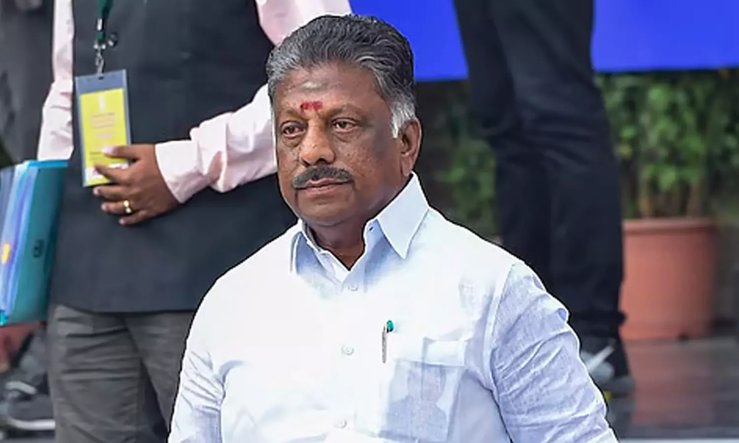 குடிநீருடன் கழிவுநீரால் உயிரிழப்பு: தி.மு.க. அரசின் அலட்சியப் போக்கே காரணம்- ஓ.பி.எஸ் கண்டனம் குடிநீருடன் கழிவுநீரால் உயிரிழப்பு: தி.மு.க. அரசின் அலட்சியப் போக்கே காரணம்- ஓ.பி.எஸ் கண்டனம்