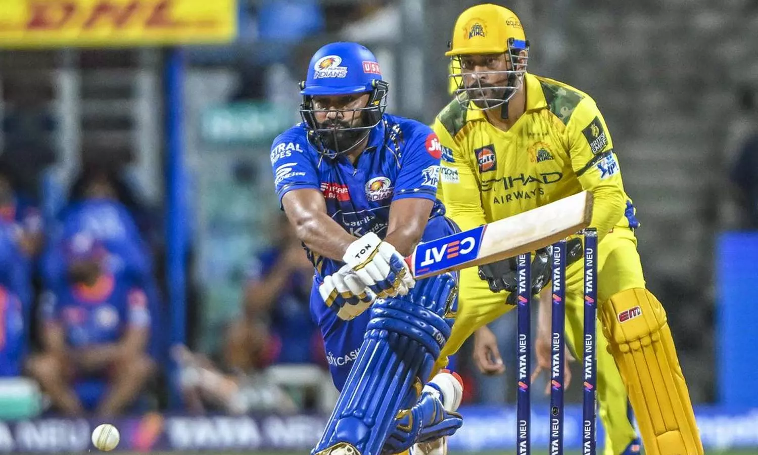 ஐ.பி.எல். தொடரில் அதிக ரன்கள்: ஷிகர் தவானை முந்தினார் ரோகித் சர்மா ஐ.பி.எல். தொடரில் அதிக ரன்கள்: ஷிகர் தவானை முந்தினார் ரோகித் சர்மா