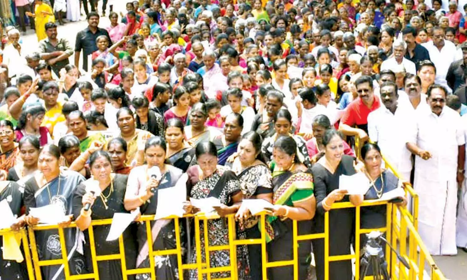 அமைச்சர் பொன்முடி பேச்சை முதலமைச்சர் ரசிக்கிறாரா? முன்னாள் அமைச்சர் பா.வளர்மதி கேள்வி அமைச்சர் பொன்முடி பேச்சை முதலமைச்சர் ரசிக்கிறாரா? முன்னாள் அமைச்சர் பா.வளர்மதி கேள்வி