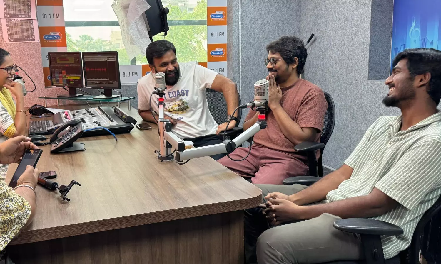 தீவிர ப்ரோமோஷன் பணிகள்- 10 நாட்களில் வெளியாகிறது டூரிஸ்ட் ஃபேமிலி திரைப்படம் தீவிர ப்ரோமோஷன் பணிகள்- 10 நாட்களில் வெளியாகிறது டூரிஸ்ட் ஃபேமிலி திரைப்படம்