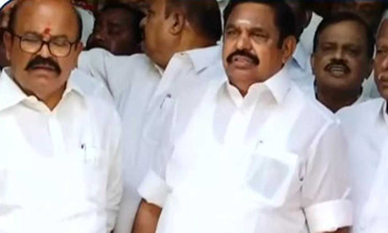 டாஸ்மாக் விவகாரம்: EPS பேச அனுமதி மறுப்பு- அ.தி.மு.க. வெளிநடப்பு டாஸ்மாக் விவகாரம்: EPS பேச அனுமதி மறுப்பு- அ.தி.மு.க. வெளிநடப்பு