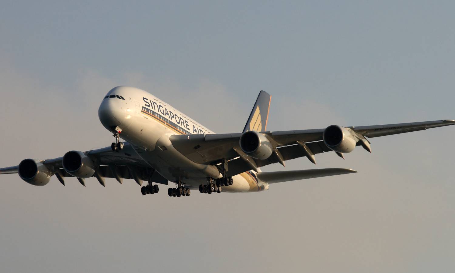 சிங்கப்பூர், டெல்லி-மும்பை, விமானங்கள் தாமதம்