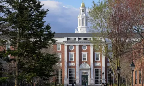 ரூ.18 ஆயிரம் கோடி நிதியை நிறுத்திய டிரம்ப் - வழக்கு தொடர்ந்த ஹார்வர்ட் பல்கலைக்கழகம்