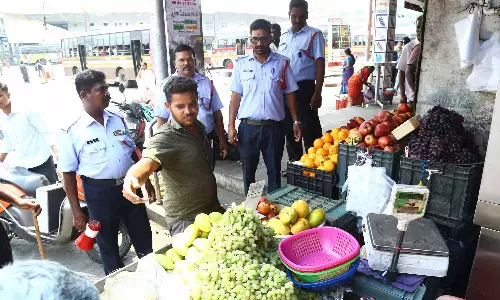 திருப்பூர் மத்திய பஸ் நிலையத்தில் ஆக்கிரமிப்பு கடைகள் அகற்றம்
