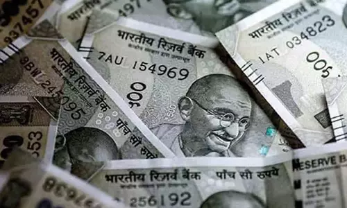 துறையூரில் இளம்பெண் அதிகாரியிடம் நட்பாக பழகி ரூ.7 லட்சம் நகை, பணம் மோசடி- வாலிபருக்கு போலீஸ் வலை