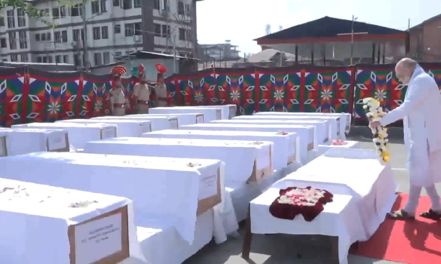 பஹல்காம் தாக்குதலில் உயிரிழந்தவர்களின் உடல்களுக்கு அமித்ஷா அஞ்சலி