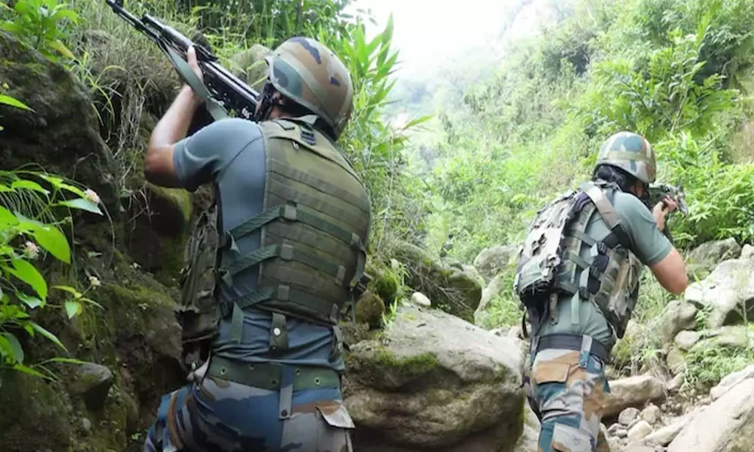 காஷ்மீர் எல்லையில் ஊடுருவ முயற்சி... 2 பயங்கரவாதிகள் சுட்டுக்கொலை