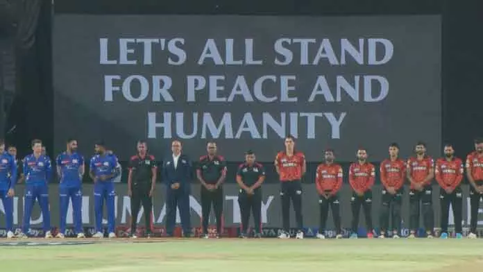 வீடியோ: பஹல்காம் தாக்குதலுக்கு மும்பை - ஐதராபாத் போட்டியில் மவுன அஞ்சலி வீடியோ: பஹல்காம் தாக்குதலுக்கு மும்பை - ஐதராபாத் போட்டியில் மவுன அஞ்சலி