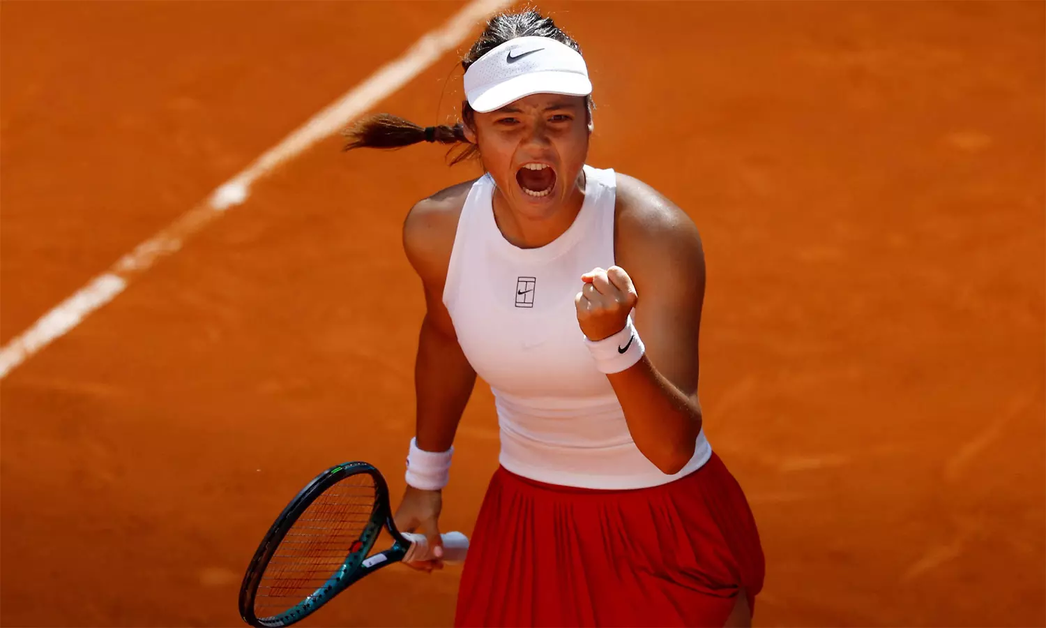 மாட்ரிட் ஓபன் டென்னிஸ்: முதல் சுற்றில் எம்மா ராடுகானு, சக்காரி வெற்றி