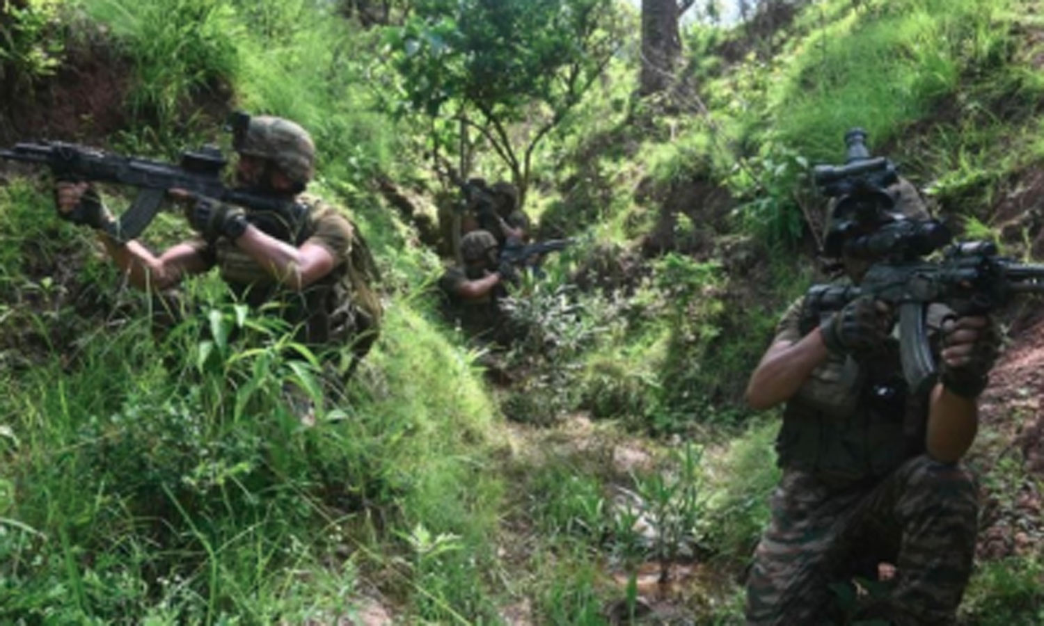 உதம்பூரில் துப்பாக்கிச் சண்டை... பயங்கரவாதிகளுடன் நடந்த மோதலில் ராணுவ வீரர் உயிரிழப்பு உதம்பூரில் துப்பாக்கிச் சண்டை... பயங்கரவாதிகளுடன் நடந்த மோதலில் ராணுவ வீரர் உயிரிழப்பு