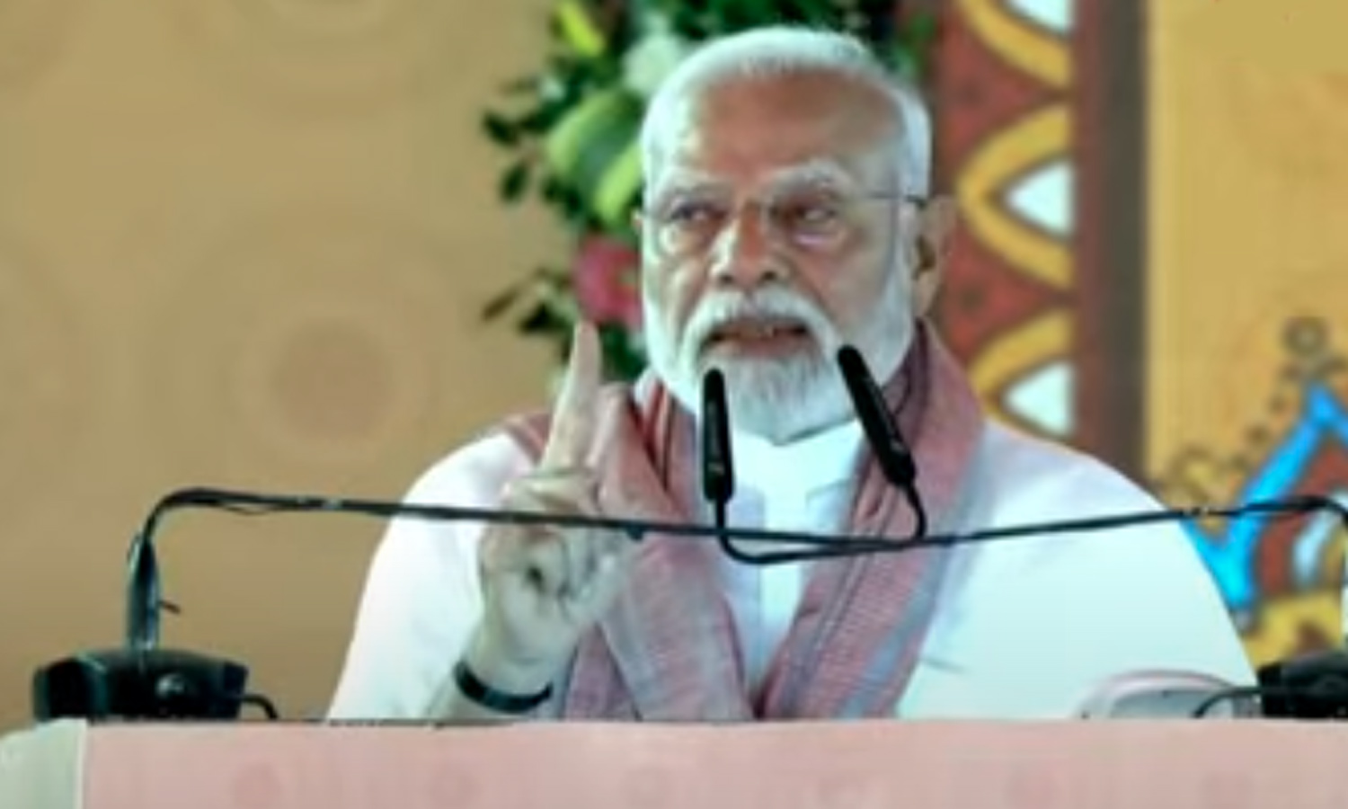 பஹல்காம் தாக்குதலில் உயிரிழந்தவர்களுக்கு பிரதமர் மோடி மவுன அஞ்சலி பஹல்காம் தாக்குதலில் உயிரிழந்தவர்களுக்கு பிரதமர் மோடி மவுன அஞ்சலி