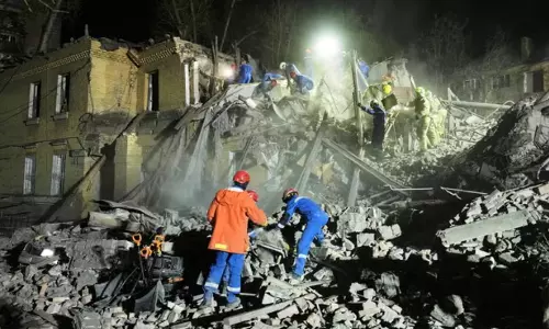 உக்ரைன் தலைநகரில் ரஷியா தாக்குதல் - 9 பேர் உயிரிழப்பு