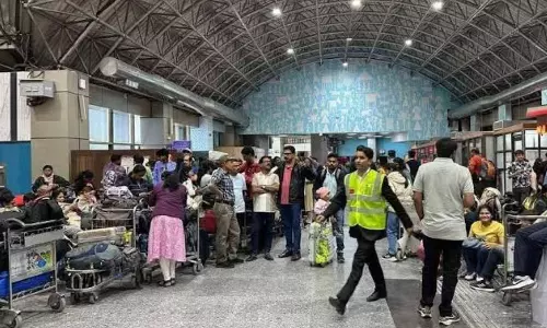 பஹல்காம் தாக்குதல் எதிரொலி: காஷ்மீரில் இருந்து ஒரே நாளில் வெளியேறிய 10,090 பேர்