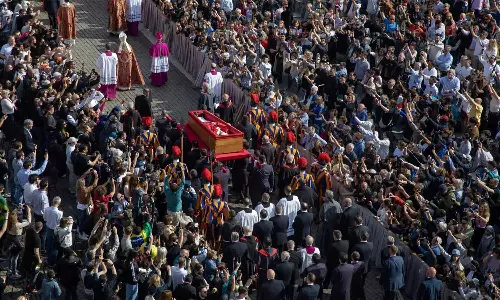 கடந்த 3 நாளில் போப் பிரான்சிசுக்கு அஞ்சலி செலுத்திய இரண்டரை லட்சம் மக்கள்