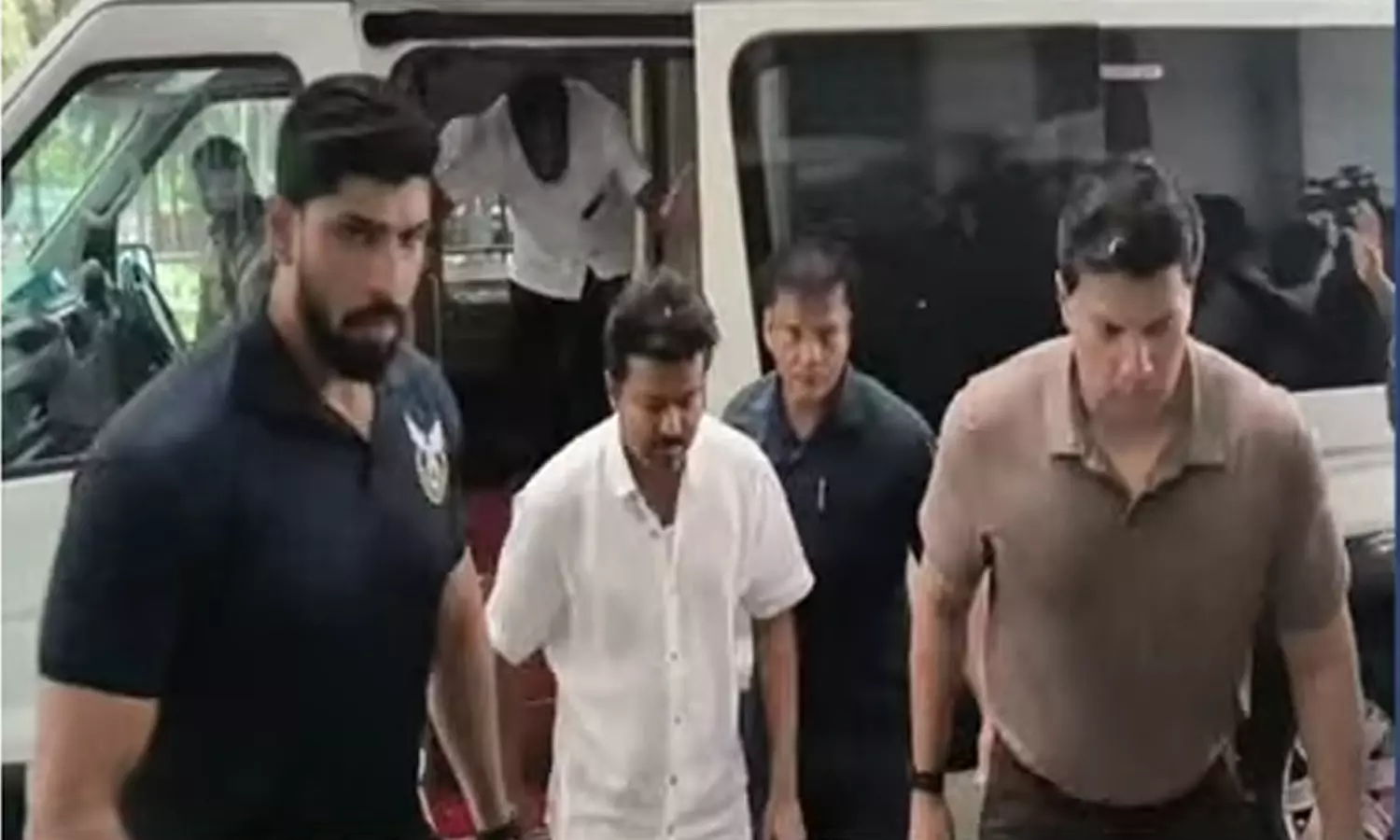 கோவையில் விஜய் தங்கியிருந்த ஓட்டலுக்கு அருகே வெடிகுண்டு மிரட்டல்