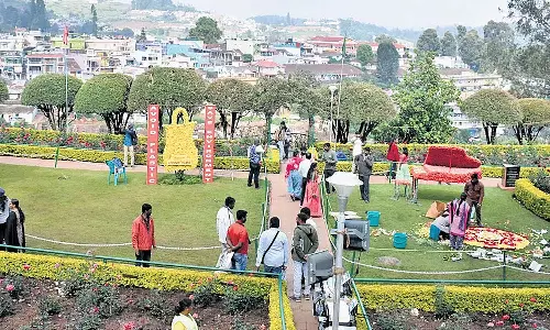 பஹல்காம் சம்பவம் எதிரொலி - கொடைக்கானலில் துப்பாக்கி ஏந்திய நக்சல் தடுப்பு பிரிவு போலீஸ் ரோந்து