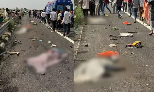 நெடுஞ்சாலையில் லாரி மோதி  7 தூய்மைப் பணியாளர்கள் உயிரிழப்பு - 4 பேர் படுகாயம்