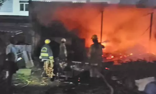 தூத்துக்குடியில் ஏற்றுமதி குடோனில் திடீர் தீ விபத்து- பல லட்சம் பொருட்கள் எரிந்து நாசம்