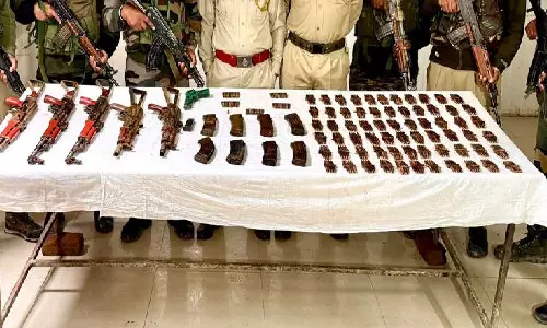 ஜம்மு-காஷ்மீர்: பயங்கரவாதிகள் மறைவிடம் கண்டுபிடித்து அழிப்பு- துப்பாக்கிகள் பறிமுதல்